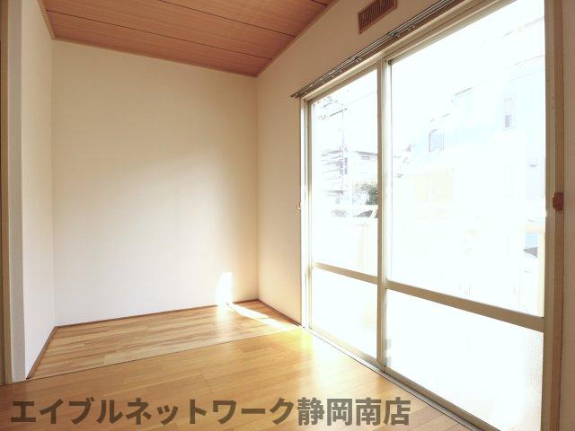 トイレ　清潔感のあるトイレです