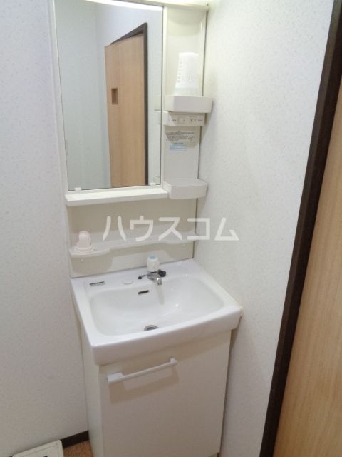 【船橋市新高根のアパートの洗面設備】