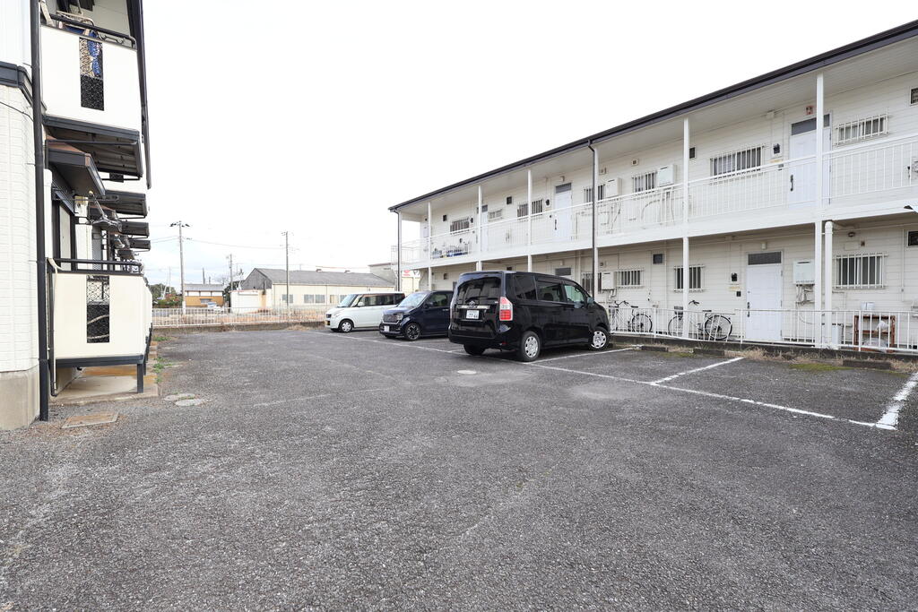 駐車場　舗装駐車場