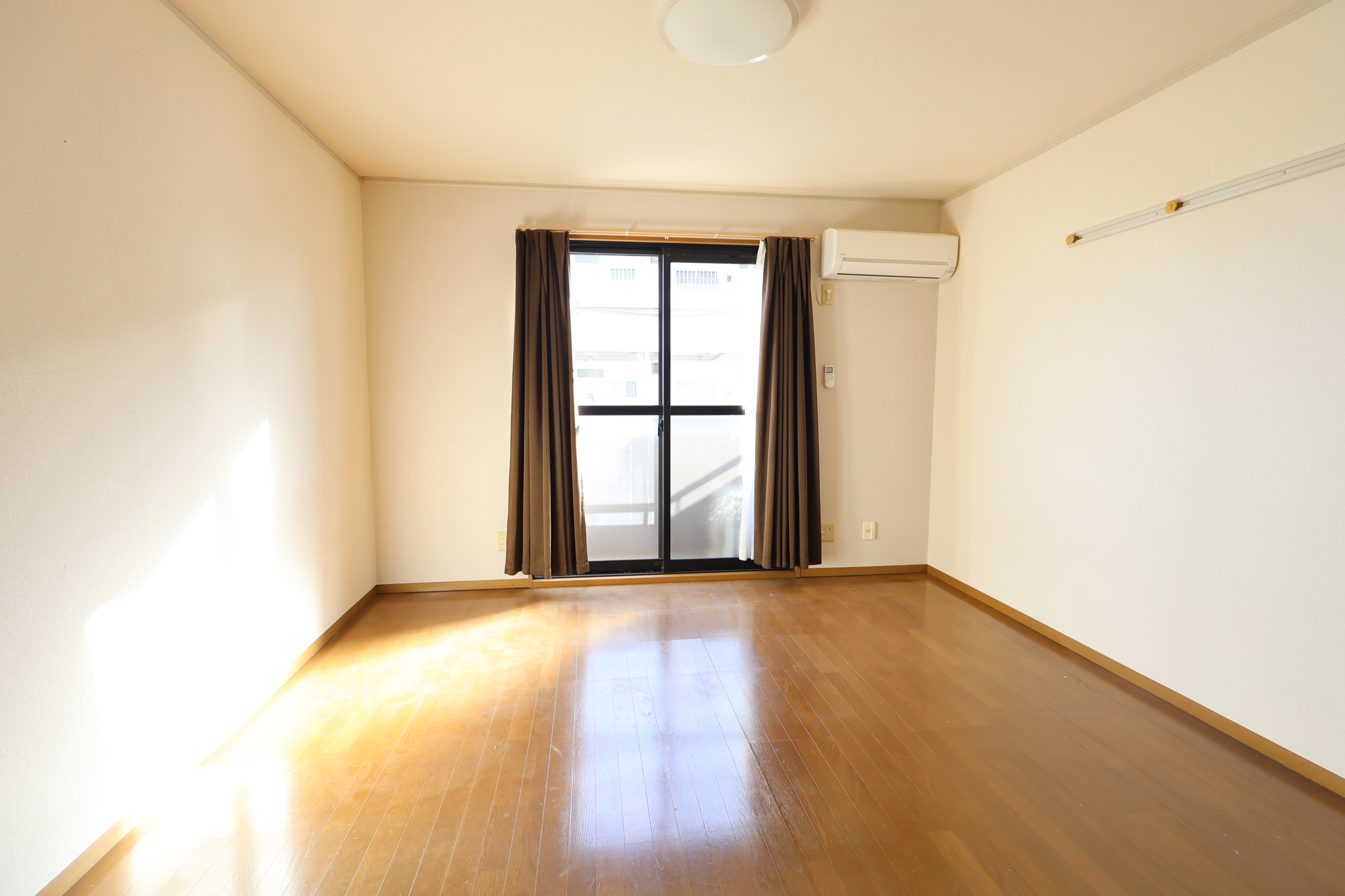 居室・リビング　8帖洋室