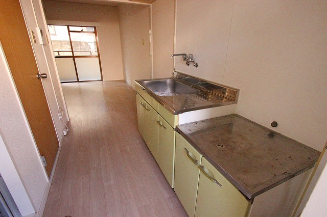 キッチン　同物件、別号室のものです。