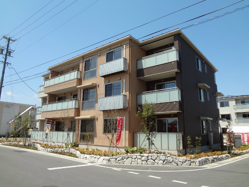 松本市大字島内のマンションの建物外観