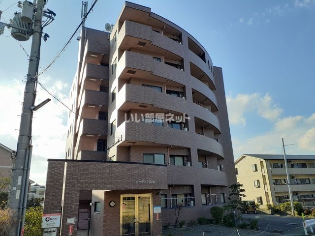 亀岡市篠町馬堀のマンションの建物外観