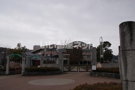 小学校　金沢大学附属小中学校（小学校）まで984m