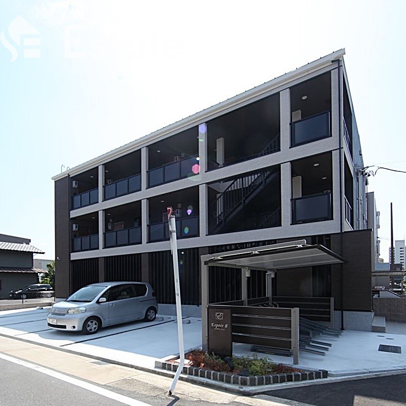 【名古屋市中川区万町のアパートの建物外観】