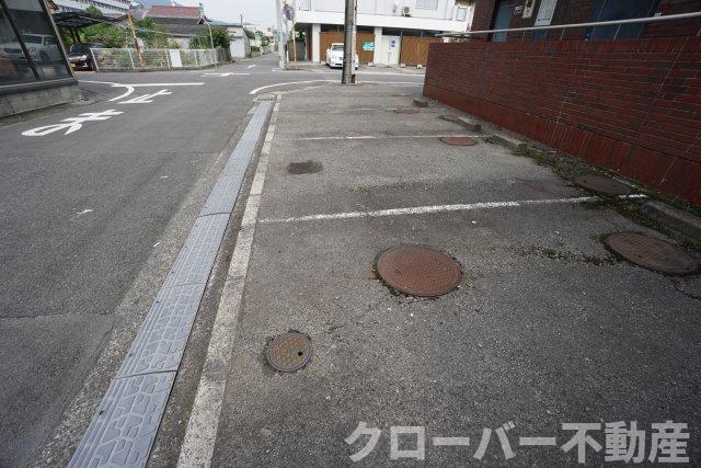 【丸亀市城東町のマンションの駐車場】