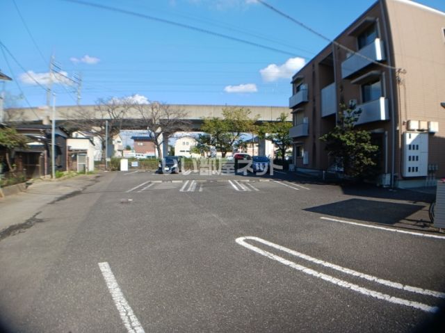 【古河市本町のマンションの駐車場】