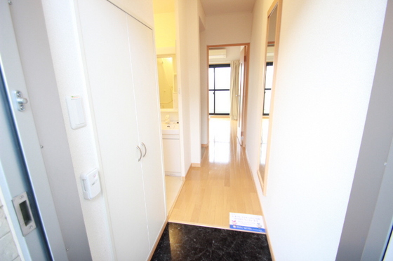 玄関　※別部屋の写真です
