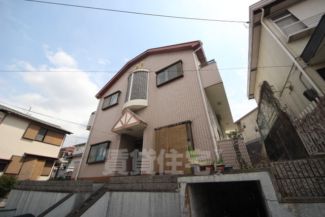 生駒市東菜畑のマンションの建物外観