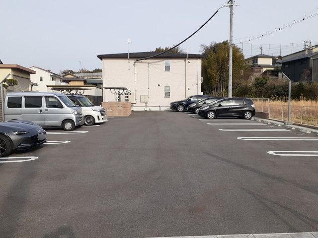 【伊賀市小田町のアパートの駐車場】