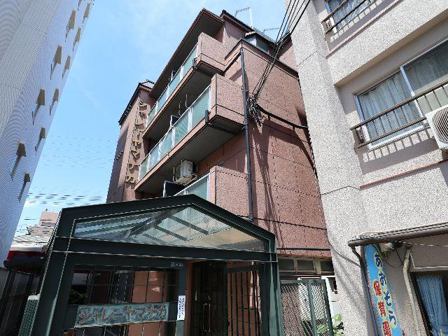 【奈良市西大寺本町のマンションの建物外観】