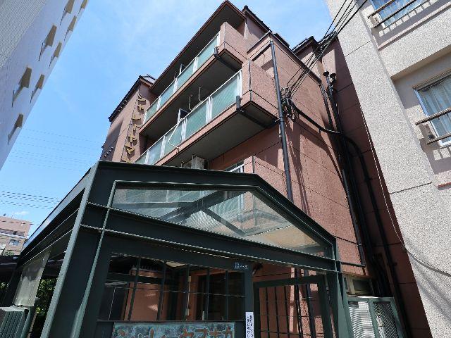 【奈良市西大寺本町のマンションの建物外観】