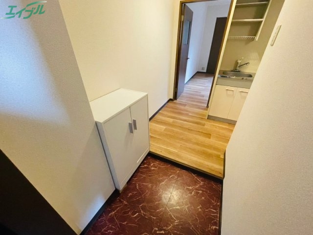 玄関　別部屋同タイプ