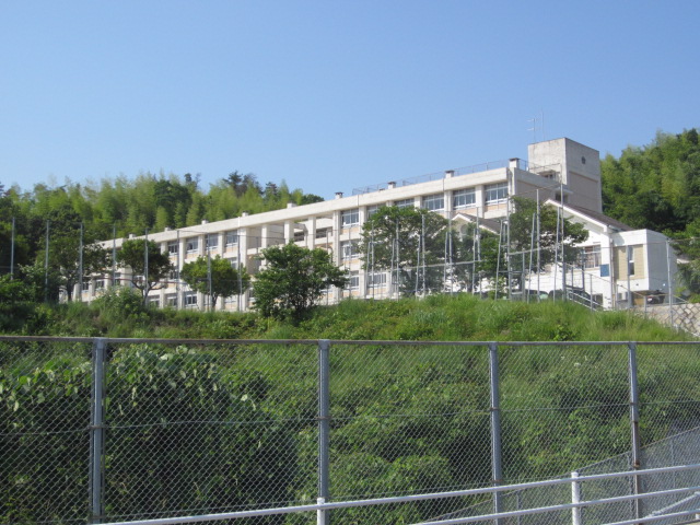 小学校　広島市立己斐上小学校（小学校）まで787m