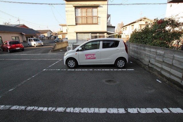 【岡山市中区新京橋のアパートの駐車場】