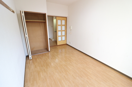 居室・リビング　※写真は別号室です