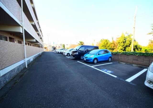 【横浜市泉区中田西のマンションの駐車場】