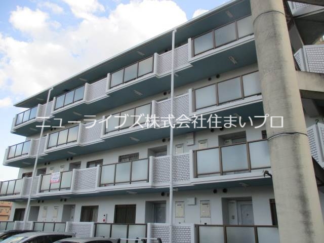 寝屋川市国松町のマンションの建物外観