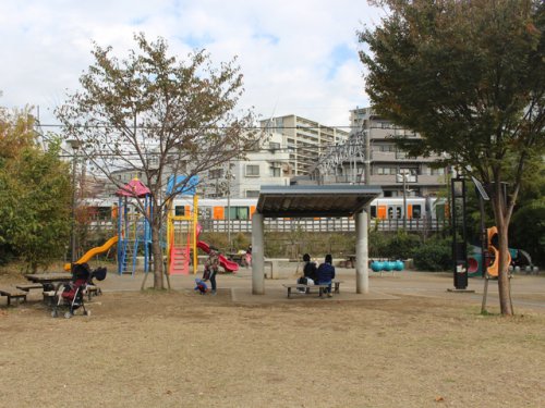 【板橋区板橋のマンションの公園】