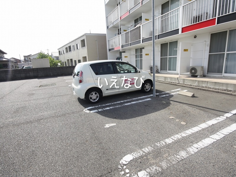 【岡山市南区浜野のアパートの駐車場】