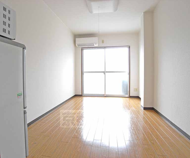 居室・リビング　広々とした洋室です。