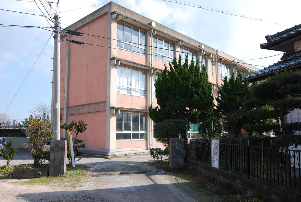 小学校　米子市立和田小学校（小学校）まで890m