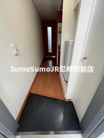 玄関　収納もある玄関です