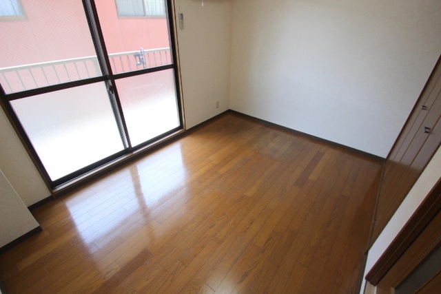 居室・リビング　同物件別号室