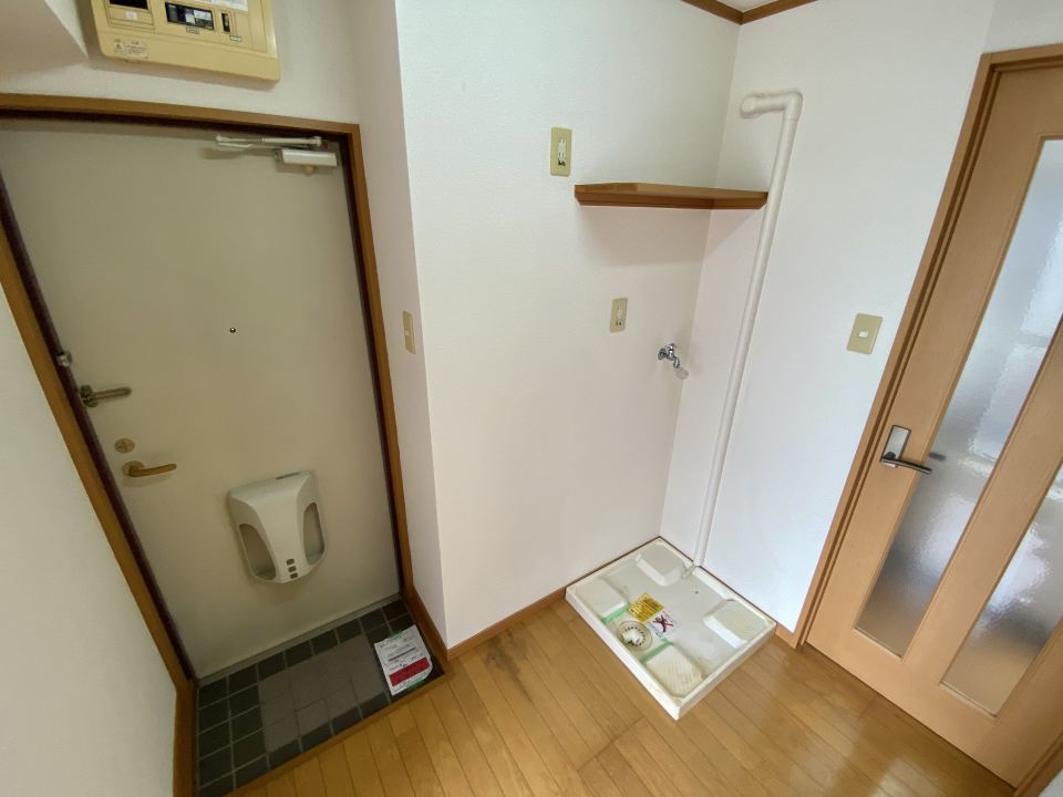 玄関　室内洗濯機置場あります