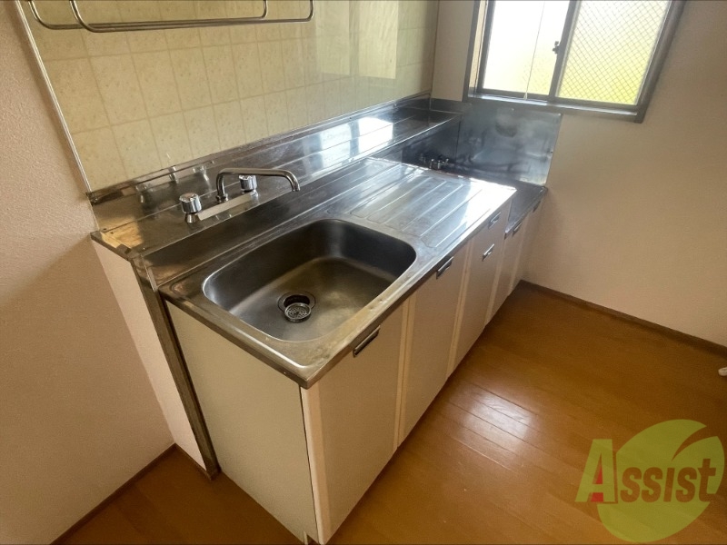 キッチン　こちらがガスキッチンです。調理スペースが広くいいですね。