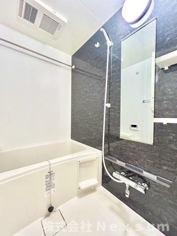 バス・シャワールーム　コンパクトで使いやすいお風呂です