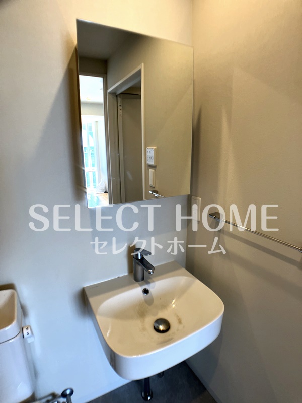 洗面設備　コンパクトで使いやすい洗面所 同型タイプ