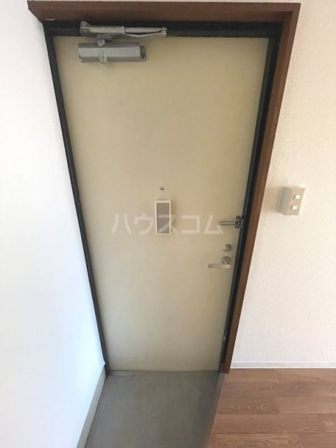 ホワイトヒルズの玄関写真