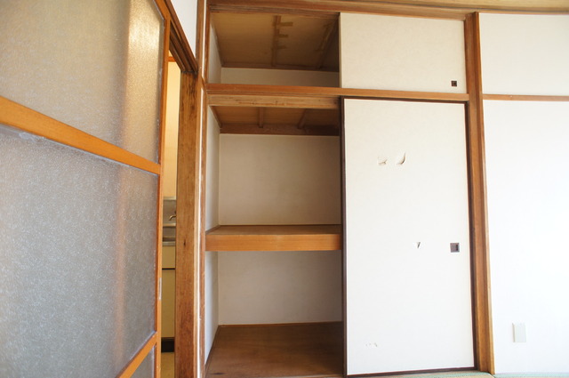 収納　昔ながらの押入タイプは奥行があるので、収納らくらく♪