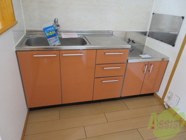 キッチン　作業スペースが広くお料理がしやすそうなキッチンです。