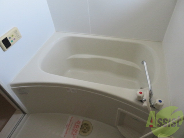 バス・シャワールーム　綺麗なお風呂です。１日の疲れはこちらで癒しましょう。