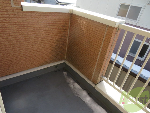 バルコニー　バルコニーは奥行きがあり作業がしやすそうですね。