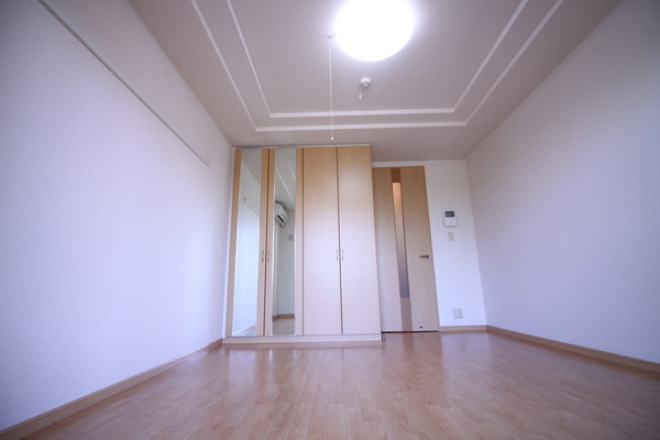 居室・リビング　７．５帖西向洋室