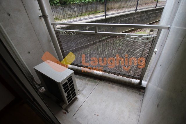 バルコニー　お洗濯にも便利なバルコニー付き