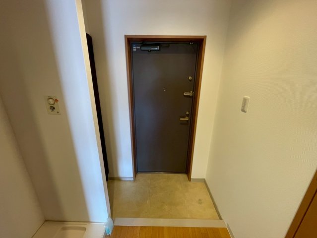 玄関　リアライズ代官町