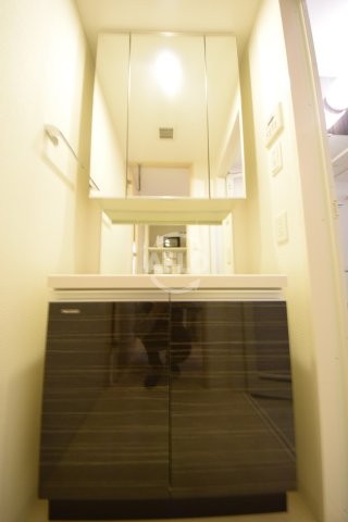 洗面設備　コンフォリア心斎橋ＥＡＳＴ　独立洗面化粧台