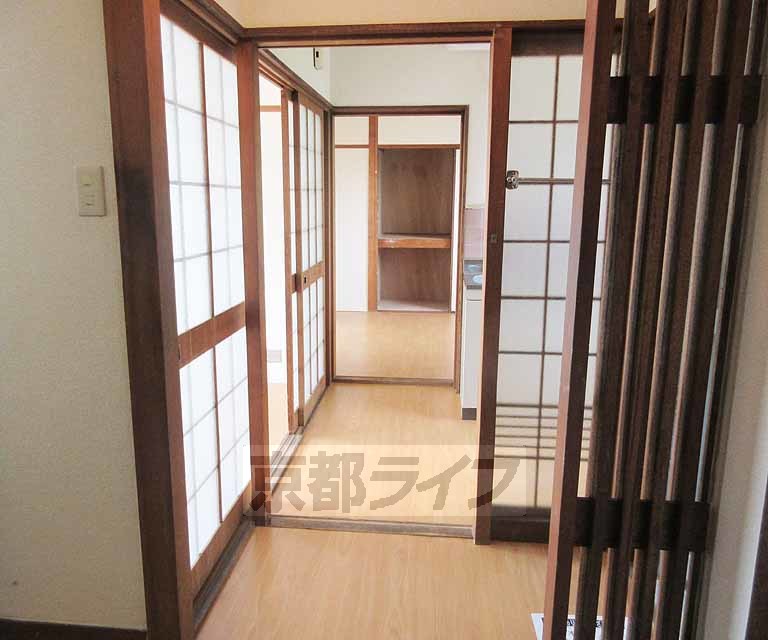 その他部屋・スペース　玄関から見た廊下！