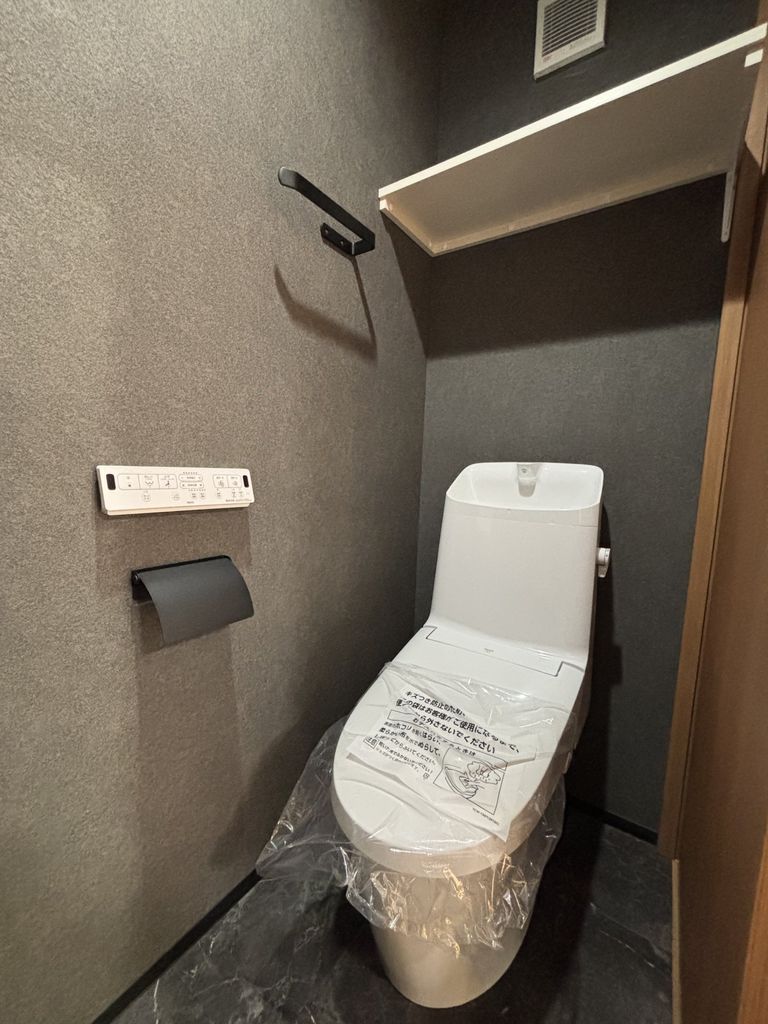 トイレ　※建築中の写真です