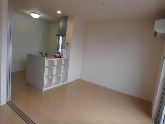 居室・リビング　すべて参考写真です（101）　※105は反転タイプです