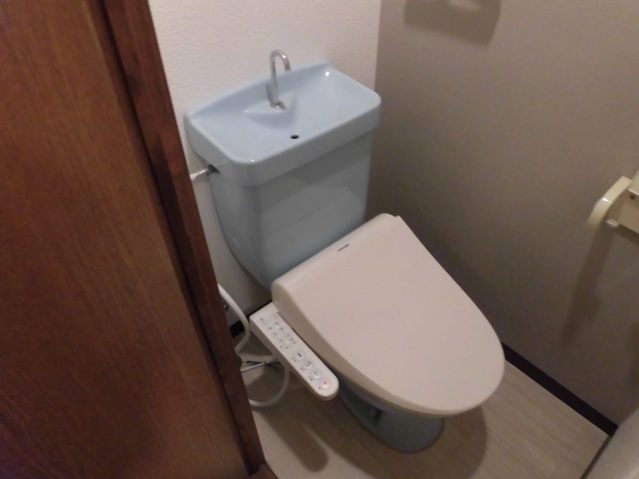 トイレ　同物件別号室の写真です。