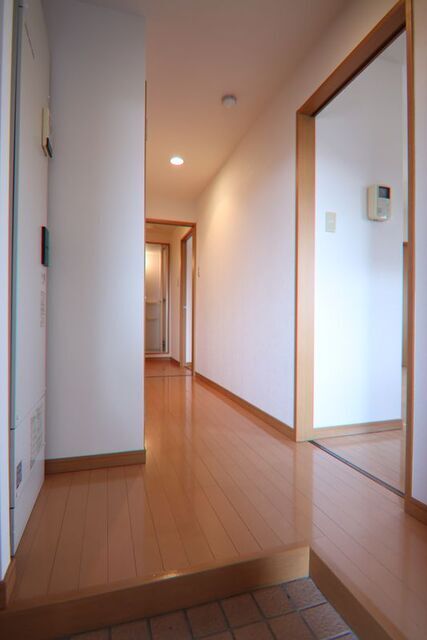 玄関　※別室の参考写真の為、現況優先です。