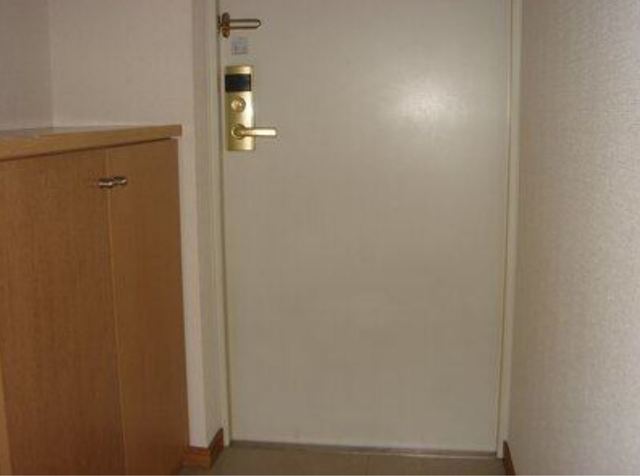 玄関　※別部屋参考写真