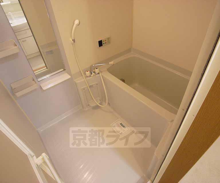 バス・シャワールーム　シャワー付きの便利なお風呂です。