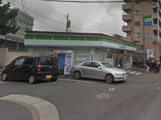コンビニ　FamilyMart（コンビニ）まで50m