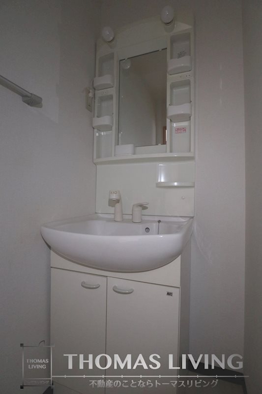 洗面設備　ただいま写真を準備中の為、同建物別号室の写真でご参考ください